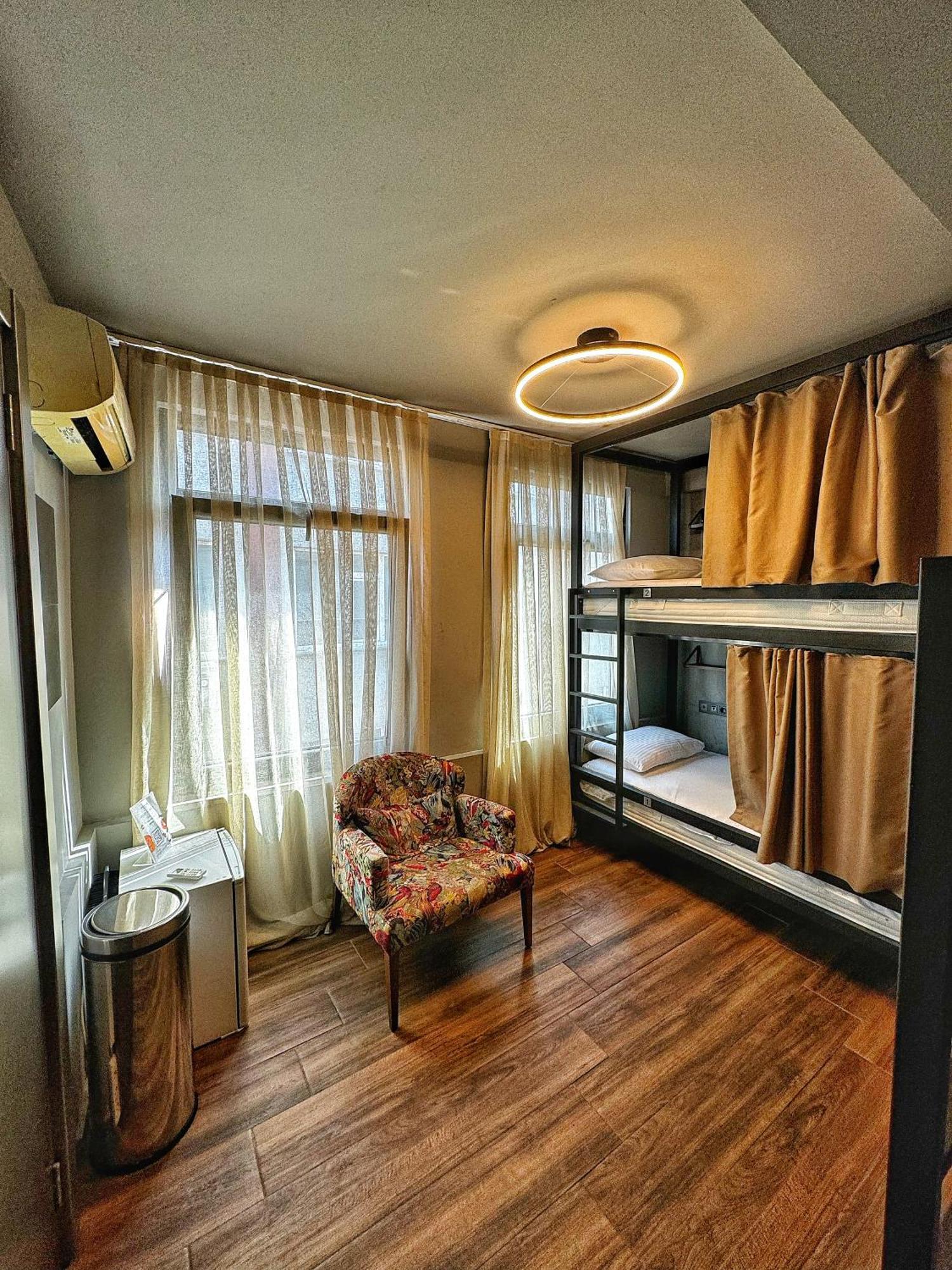 Nomad Hostel Karakoey Istanbul Exterior foto
